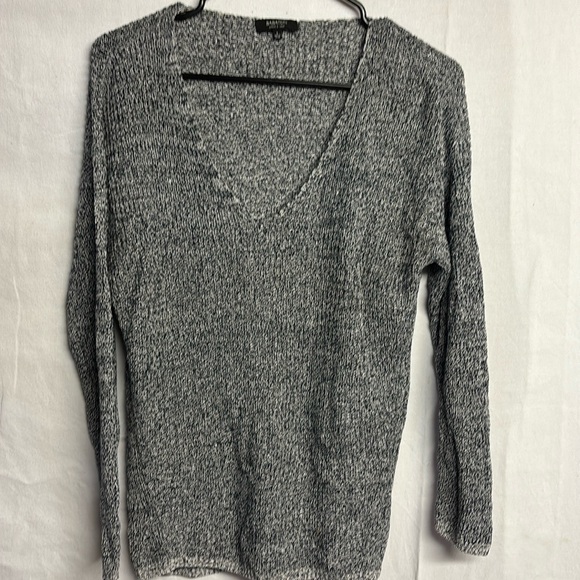Aritzia Babaton Women’s Linen and Silk V Neck Knit Sweater Size Small - Picture 1 of 9